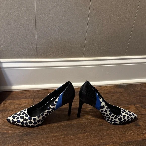New York & Company Black and Blue Patterned Heels - Picture 3 of 9